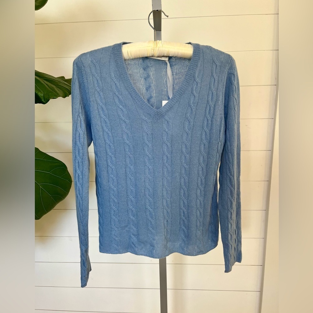 Le Tricot Perugia 100% cashmere cable knit v-neck sweater| NWT | size small - Picture 6 of 8